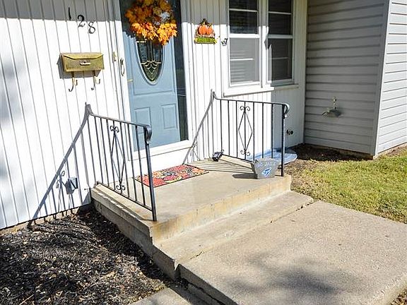 3rd image of 128 Parkview Dr