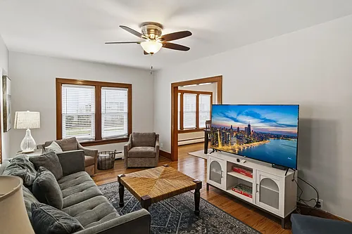327 2nd St #1 Photo 1