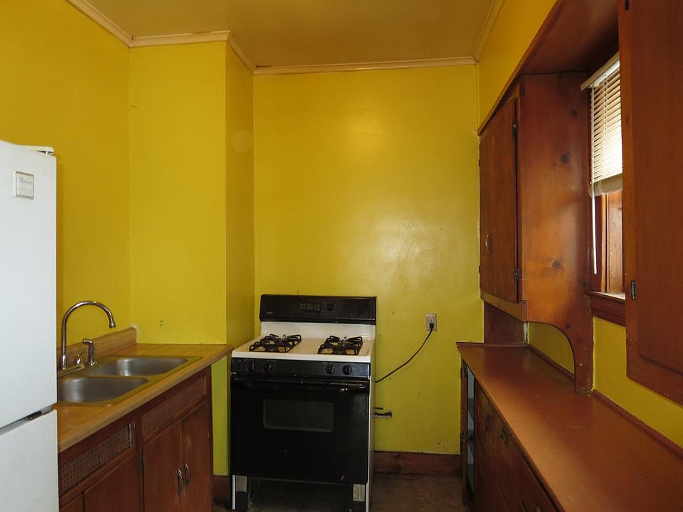 1st image of 923 N Burdick St APT D