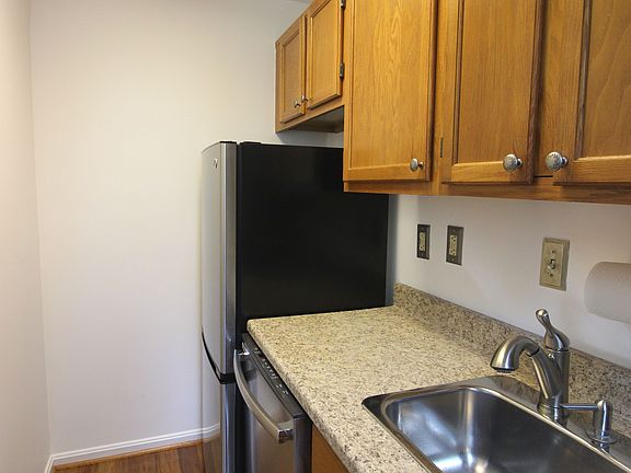 4th image of 1800 Queens Ln #198