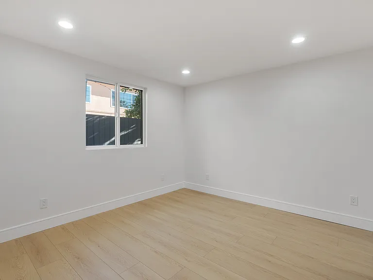 2708 S Cochran Ave — Photo 21