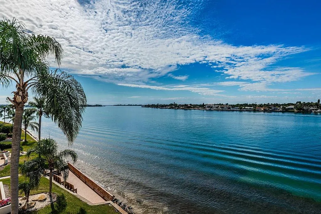 2 bed, 2.0 bath, 1215 sqft, $7,460 — Photo 1