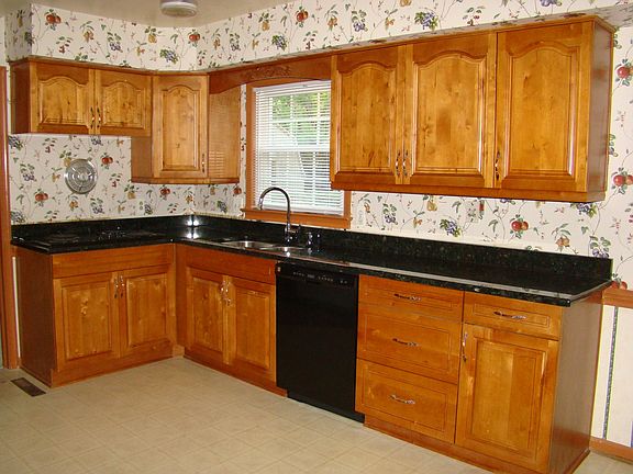 3rd image of 709 Queen Elizabeth Dr