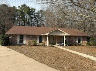 4 Hampton Pl, Pine Bluff, AR 71603