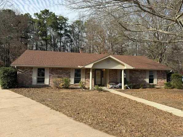 4 Hampton Pl, Pine Bluff, AR 71603