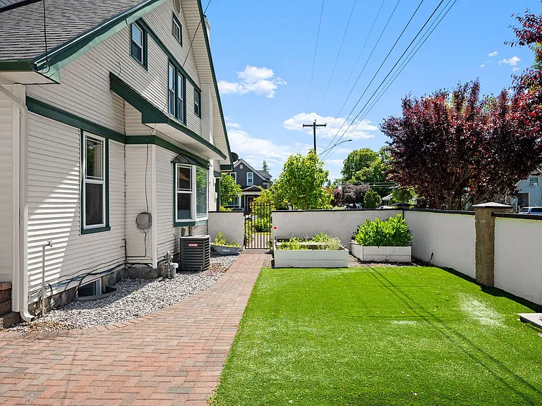 1028 W Chelan Ave — Photo 30