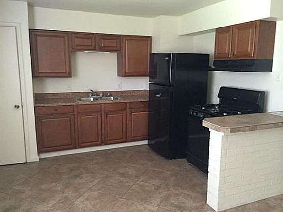 2nd image of 220 Menlo Dr