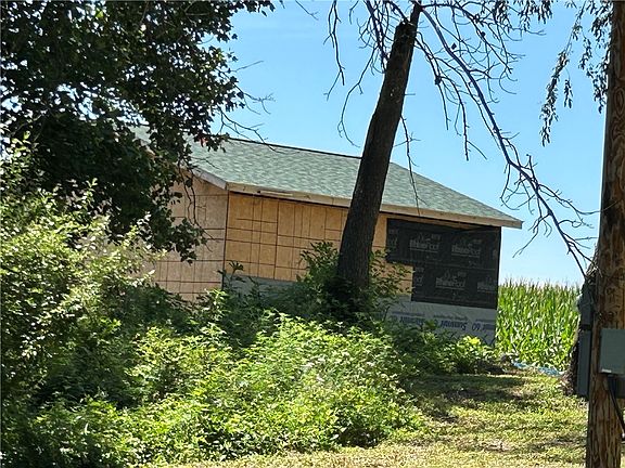 3rd image of 22189 N 2550th St
