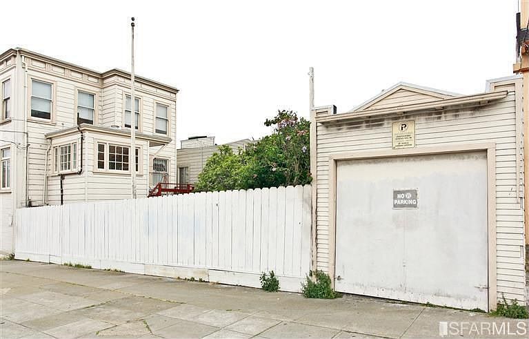 2nd image of 100 Amazon Ave