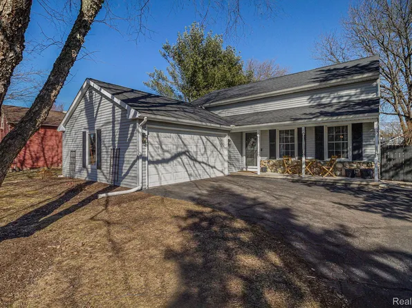 6455 Hollyhock Trl, Brighton, MI 48116