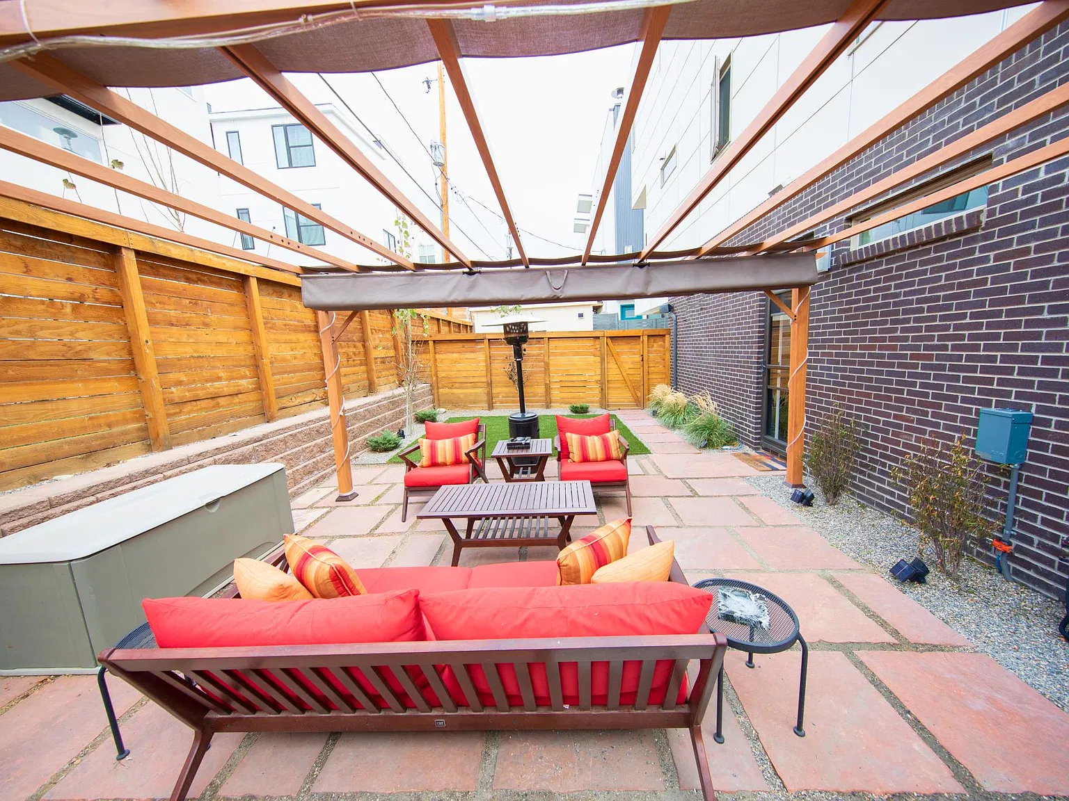 1819 Irving St — Photo 1