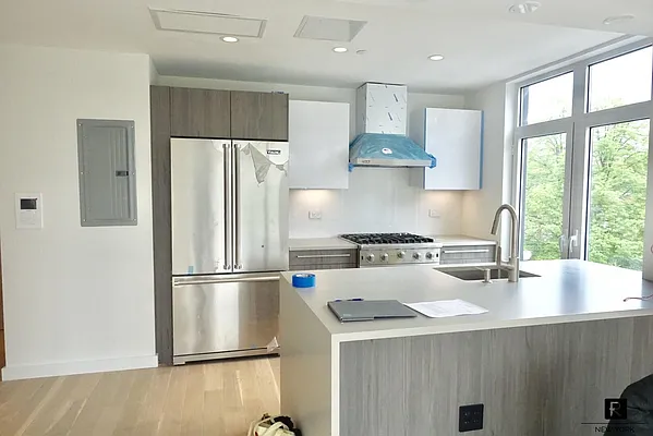 Rented by R New York | media 12