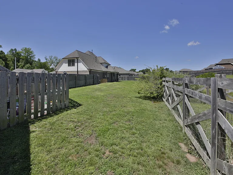 402 S Chinkapin Dr — Photo 23