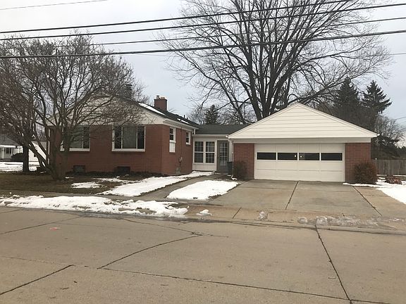 4th image of 21855 McKinley St