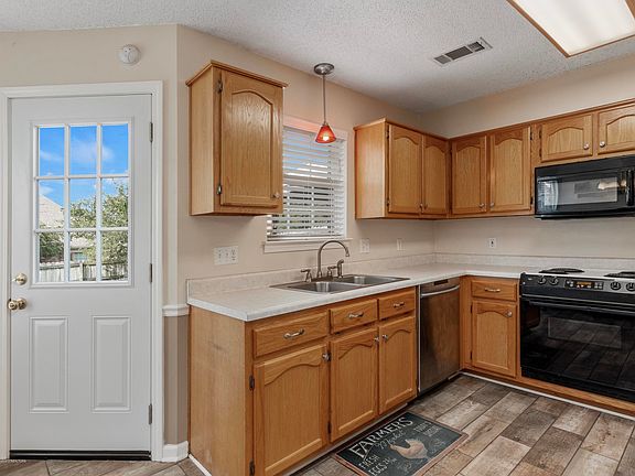 5th image of 9802 Dogwood Ct E