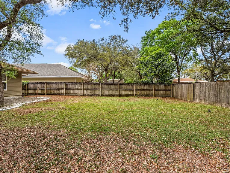 302 Palm Blvd N — Photo 41