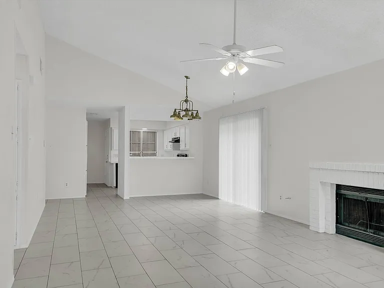 332 W Corporate Dr — Photo 2