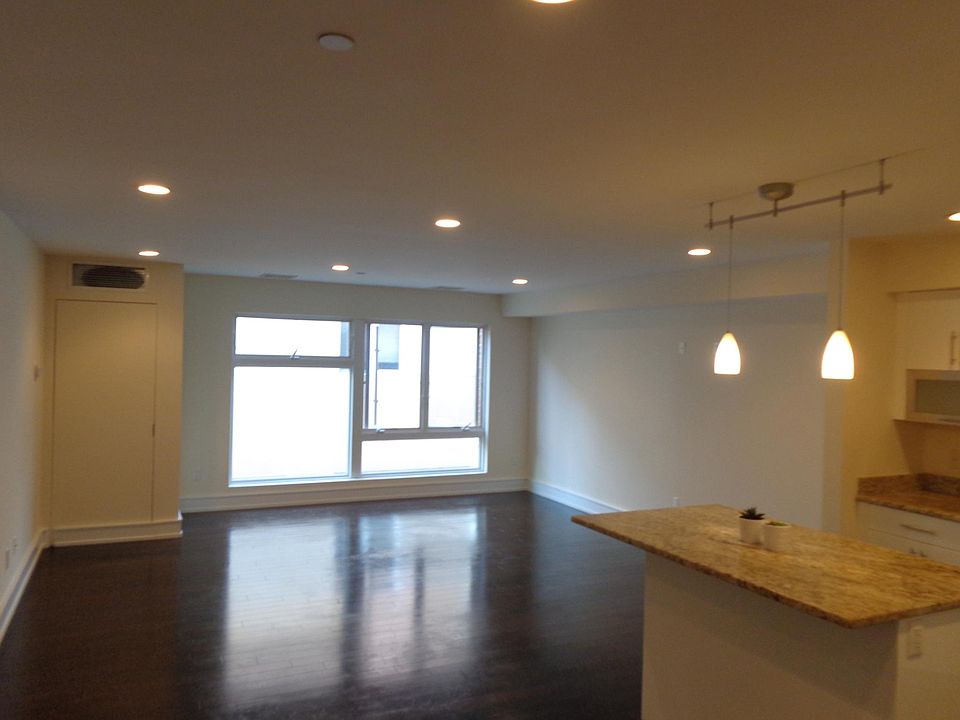 LIVING SPACE / LIVING ROOM? KITCHEN