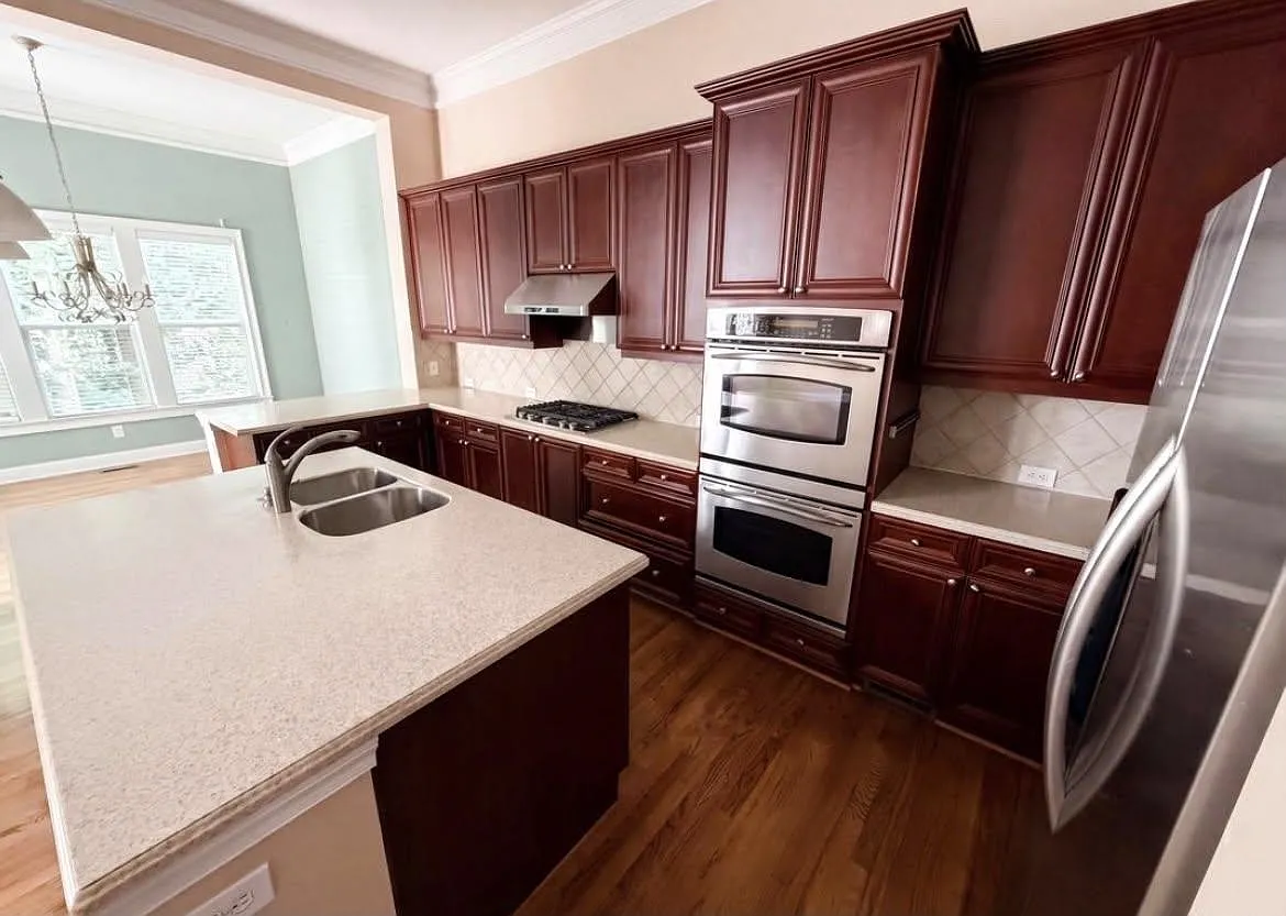4 bed, 6.0 bath, 2675 sqft, $2,400 — Photo 3