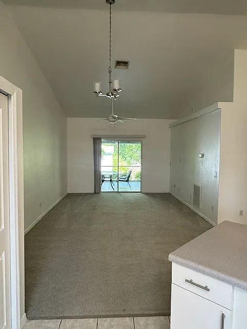 2 bed, 1050 sqft, $1,600 — Photo 4