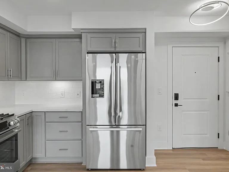 701 N Henry St #502 — Photo 34