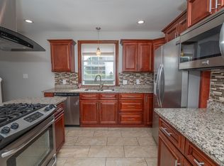 75 Gladstone St FLOOR 1, Cranston, RI 02920