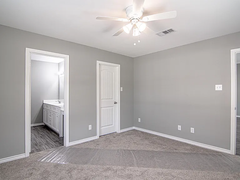 100 Shorewood Dr — Photo 9