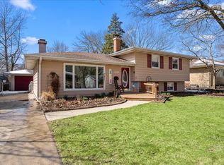 849 Tulip Ln, Naperville, IL 60540