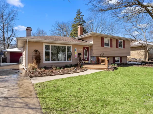 849 Tulip Ln, Naperville, IL 60540