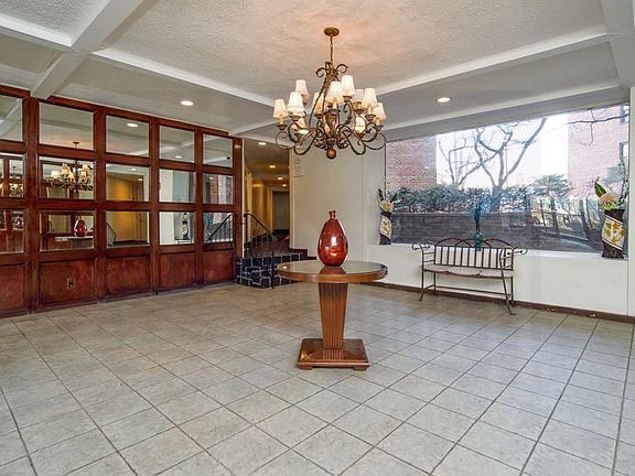 4th image of 325 King St APT 4G