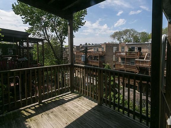 4th image of 922 W Belle Plaine Ave #2E