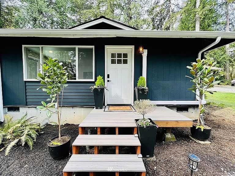 1st image of 8306 94th St NW