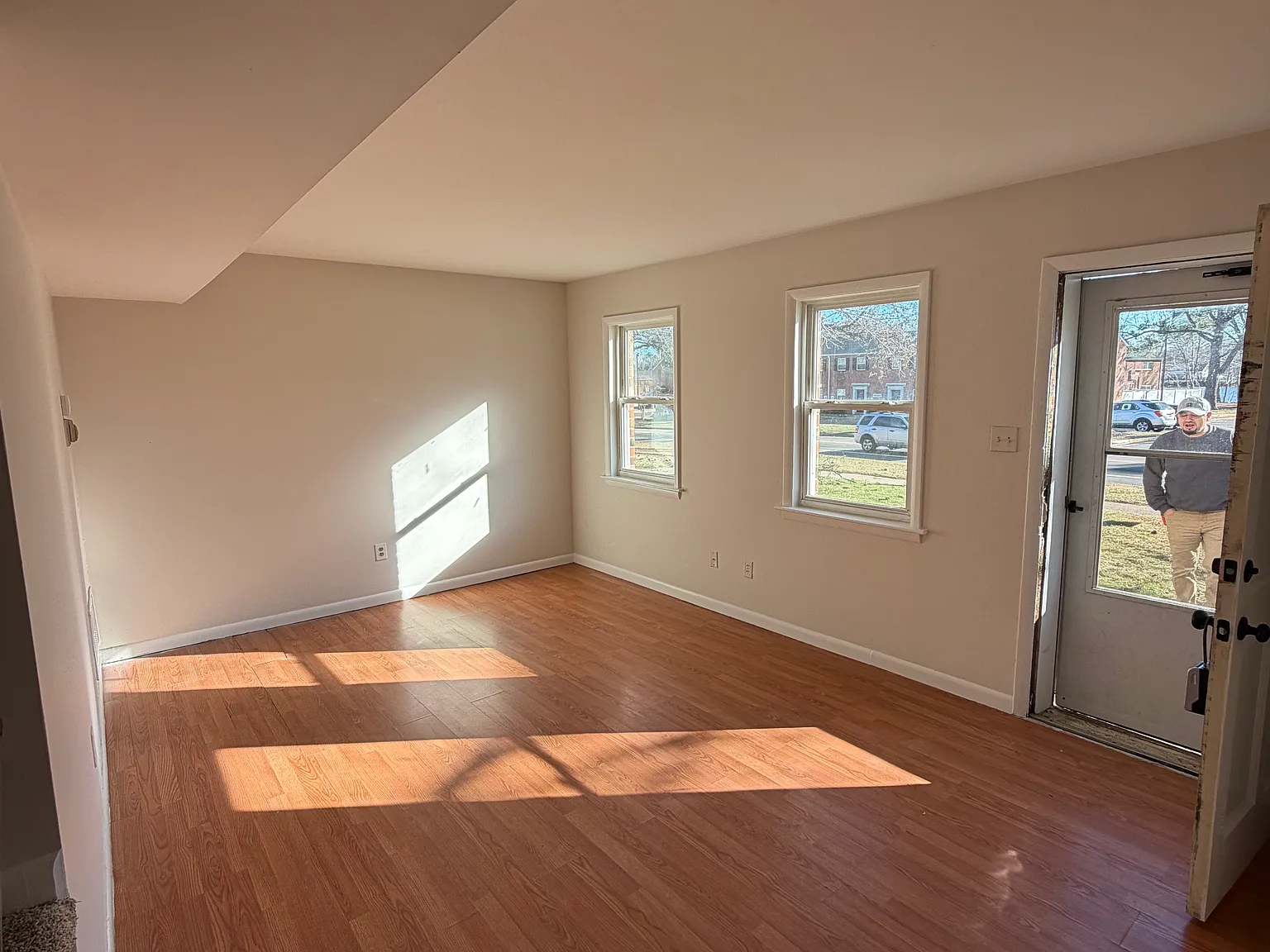 3 bed, 1.5 bath, 1026 sqft, $1,895 — Photo 4