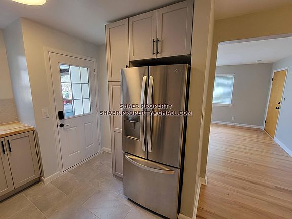 3rd image of 3219 Oak St APT 2