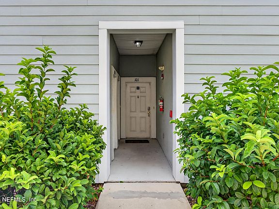 3rd image of 7047 Deer Lodge Cir Unit 106
