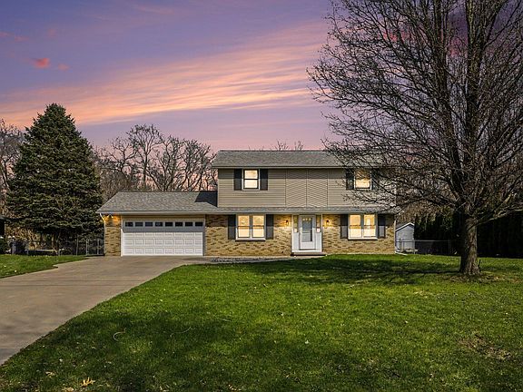 2nd image of 7914 Foxwood St