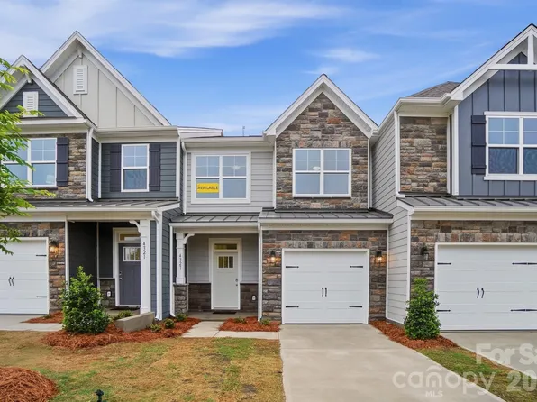 4327 Black Ct, Harrisburg, NC 28075