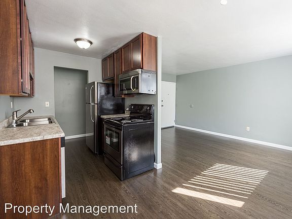 4th image of 2101 21st Ave S APT 13
