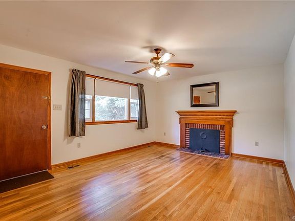 3rd image of 6819 Autumn Point Dr