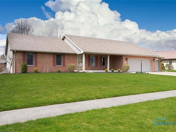 2nd image of 828 Bitterbrush Ln