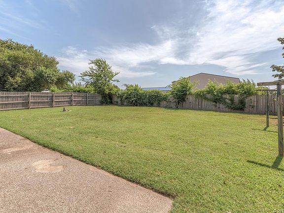 5th image of 1213 N Ironwood Pl