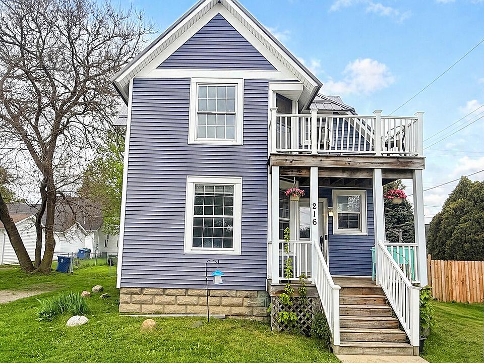 1st image of 216 Oak St