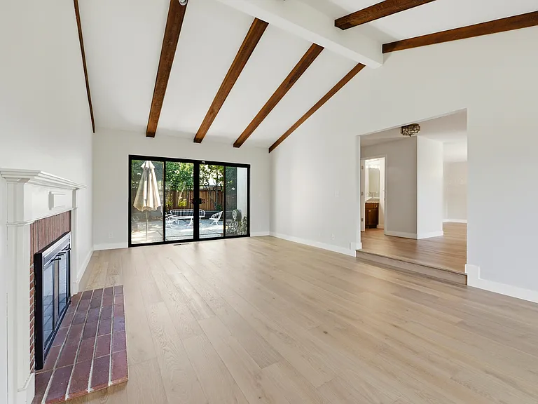 450 Marion Ave — Photo 8