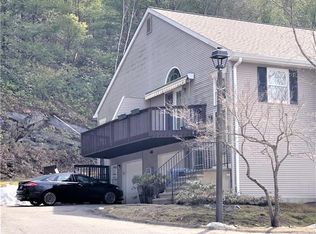 404 Essex Ct UNIT 404, Torrington, CT 06790