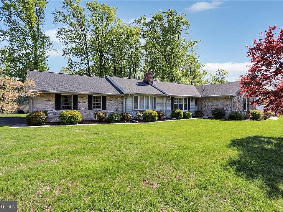 1st image of 401 Sassafras Ct
