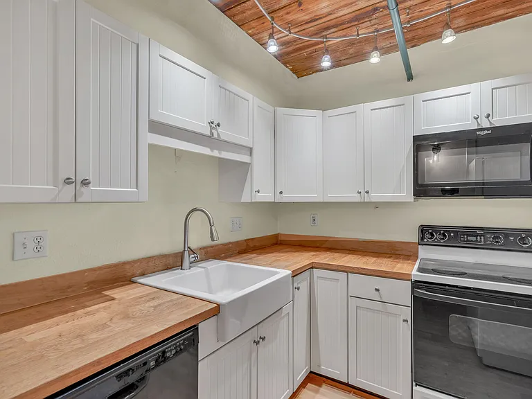 14 Sanford St #7 — Photo 12