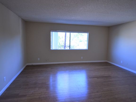 4th image of 12249 Oxnard St APT 103