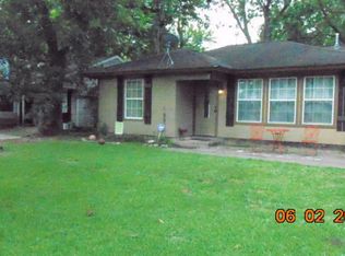 1008 Southampton St, Angleton, TX 77515