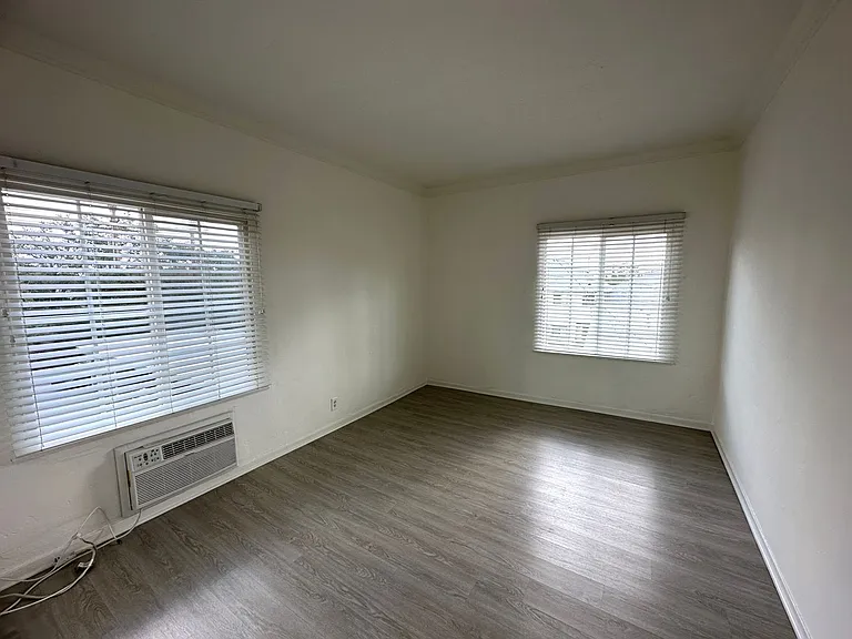 Vintage Style 1+1 - New Kitchen Appliances, Plank Floors, Balcony, pet friendly — Photo 14