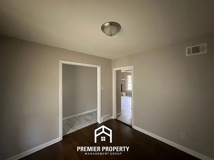 5131 Rolling Meadows Dr — Photo 3